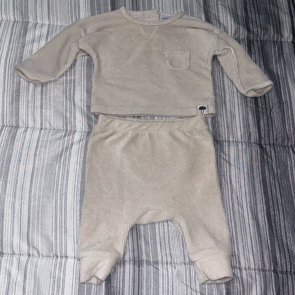 Neutral baby clothes (0-3M)